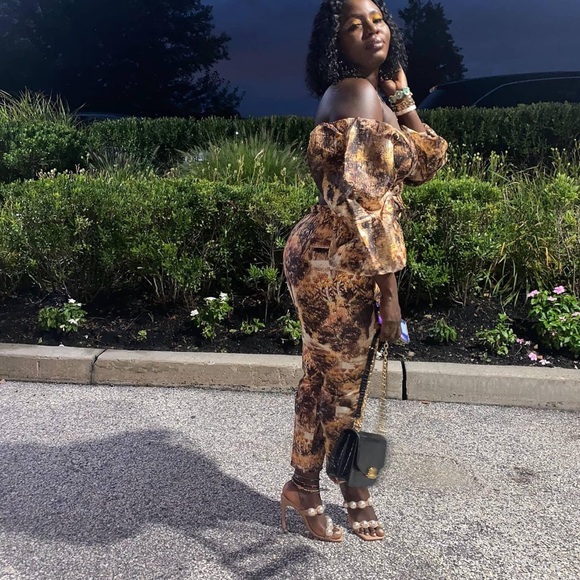 Two piece - Picture 4 of 8